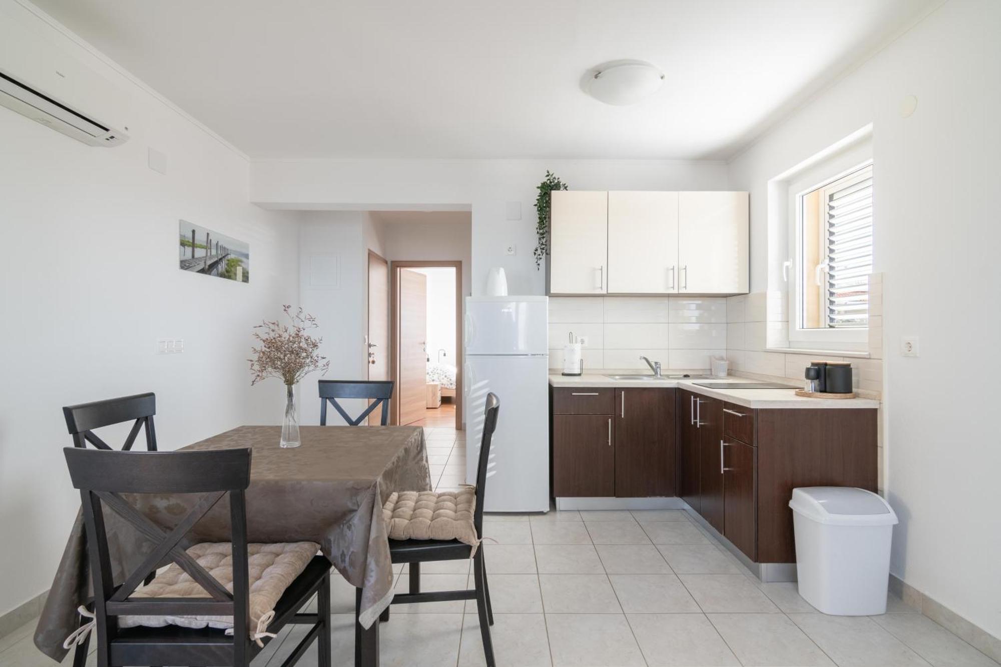 Apartments With A Parking Space Mandre, Pag - 18748 콜란 외부 사진