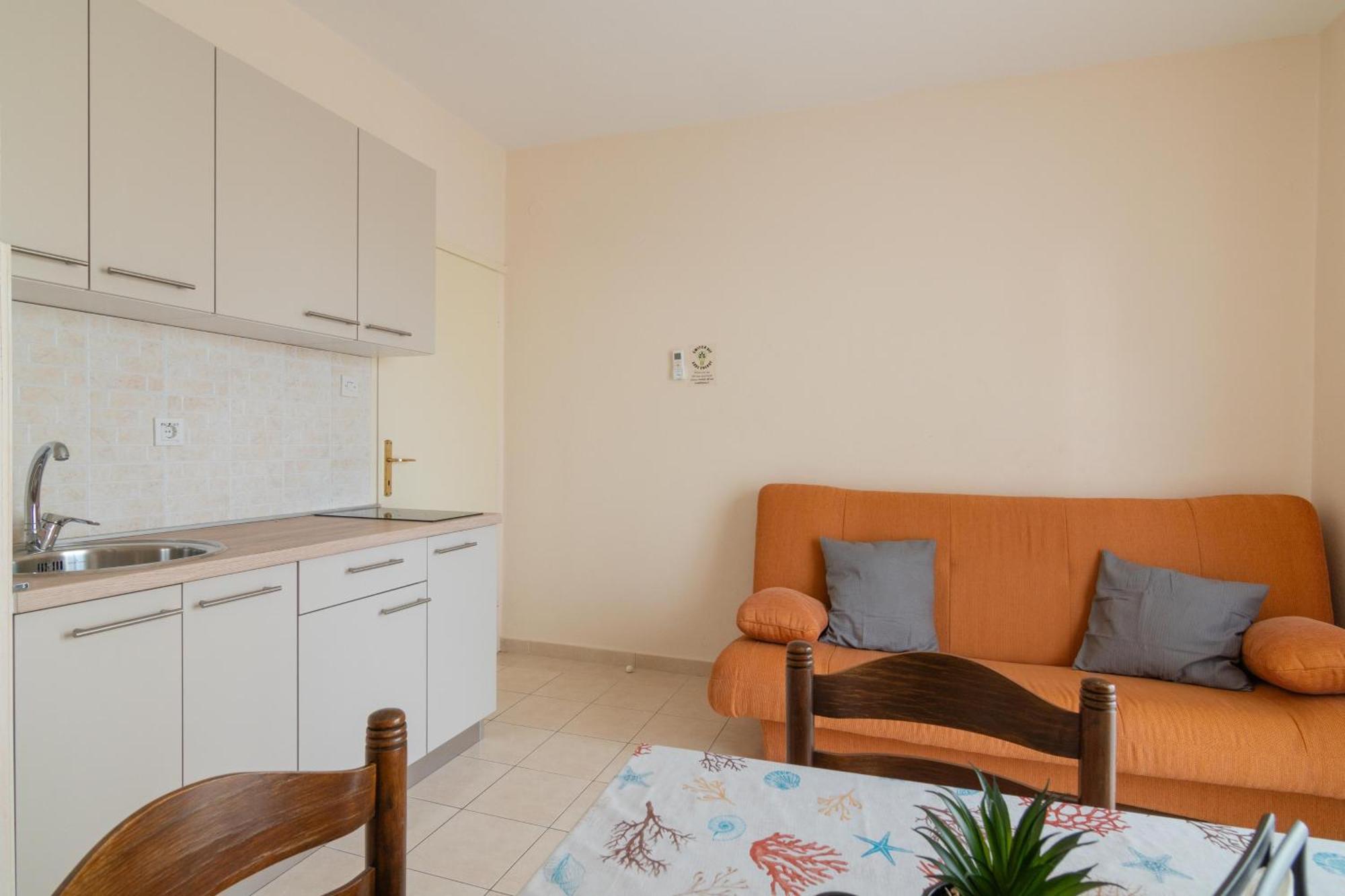 Apartments With A Parking Space Mandre, Pag - 18748 콜란 객실 사진